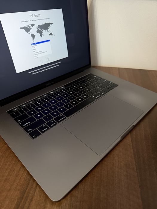 MacBook Pro 15.4” 2018 – i7, 32GB RAM, Radeon 4GB