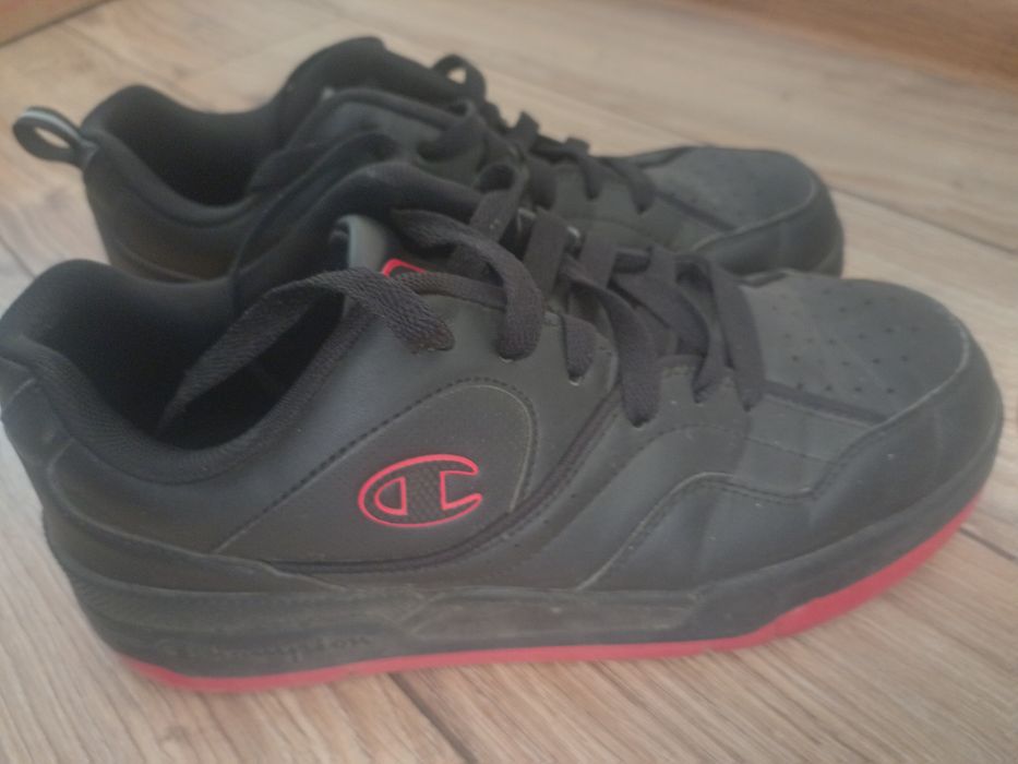 adidași noi champion mărimea 43. Culoarea negru