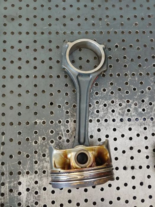 piston cu biela  1.6 b  270910 mercedes  cla x117 a-class w176  b-class w246