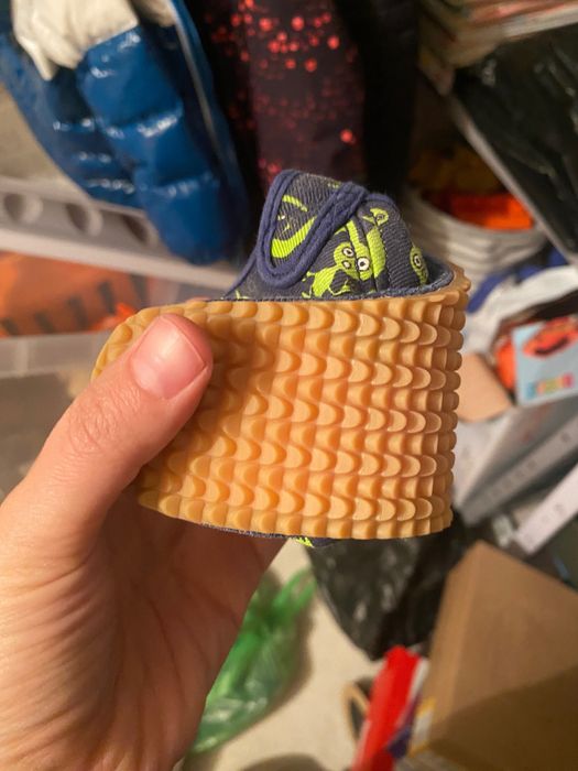 Боси обувки и пантофи за деца