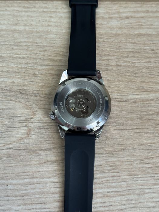 Продам часы Lorus