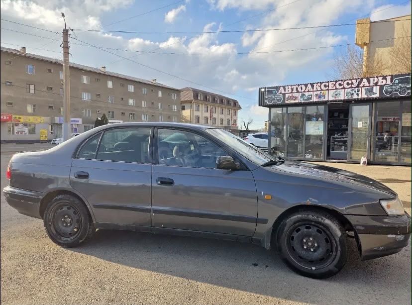 Продам машину карина Е