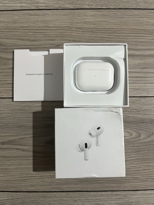 Vând iphone 13, plus casti air pods 2 pro