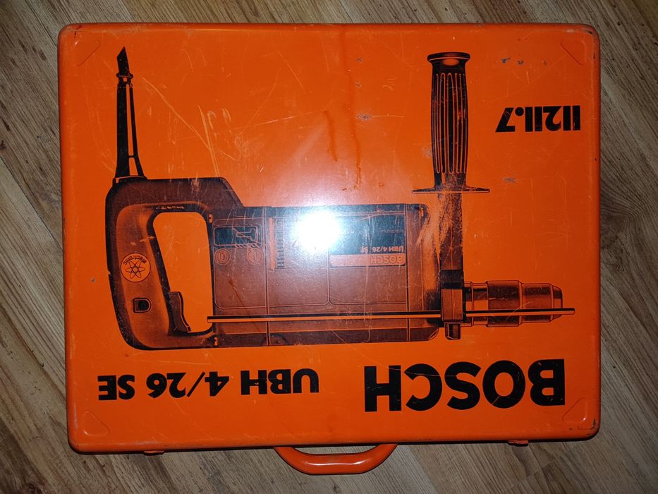 Перфоратор BOSH с куфар за съхранение