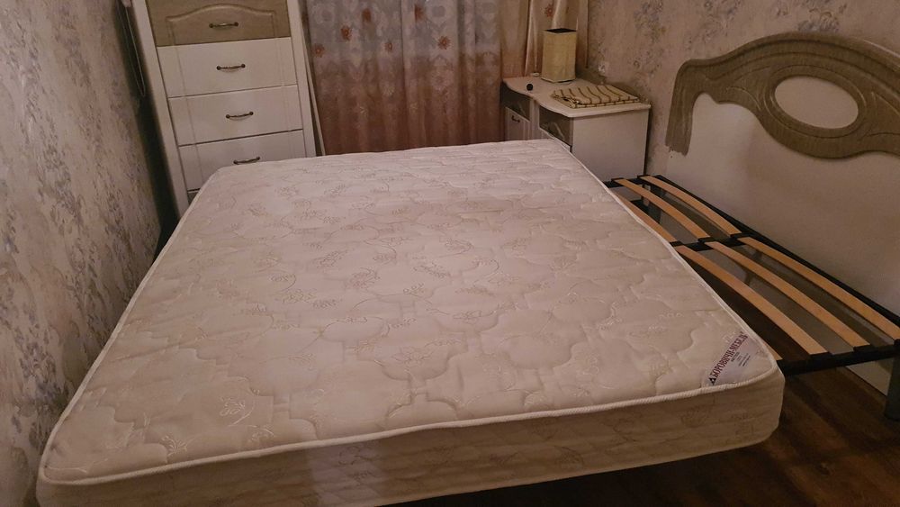 Продается спальный гарнитур белого цвета