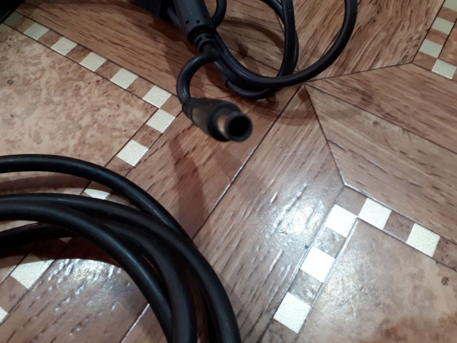 Продам 
Блок питания для ноутбука
Dell