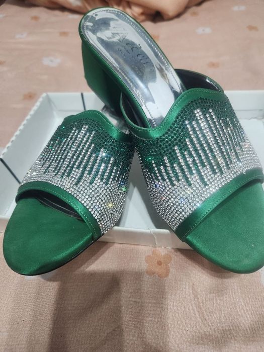 Kiyilgan oyoq kiyimlar