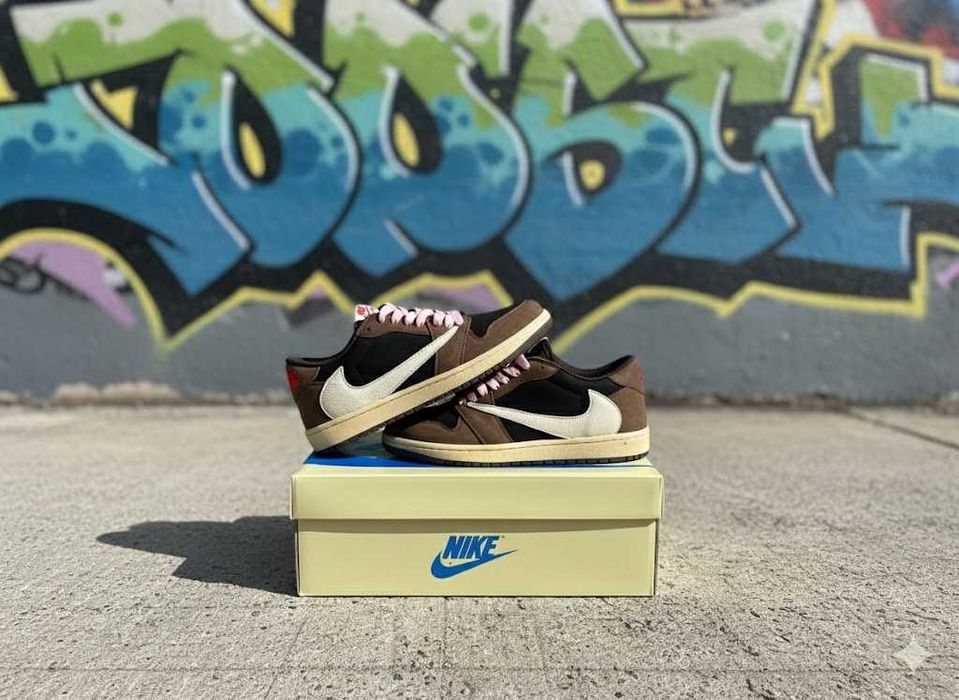 Adidasi Nike Jordan 1 Low Travis Scott - Marimi 36-45 - Produs Premium