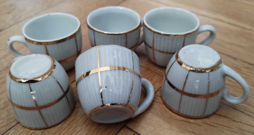 Комплект от шест антикварни порцеланови чашки 20 мл.