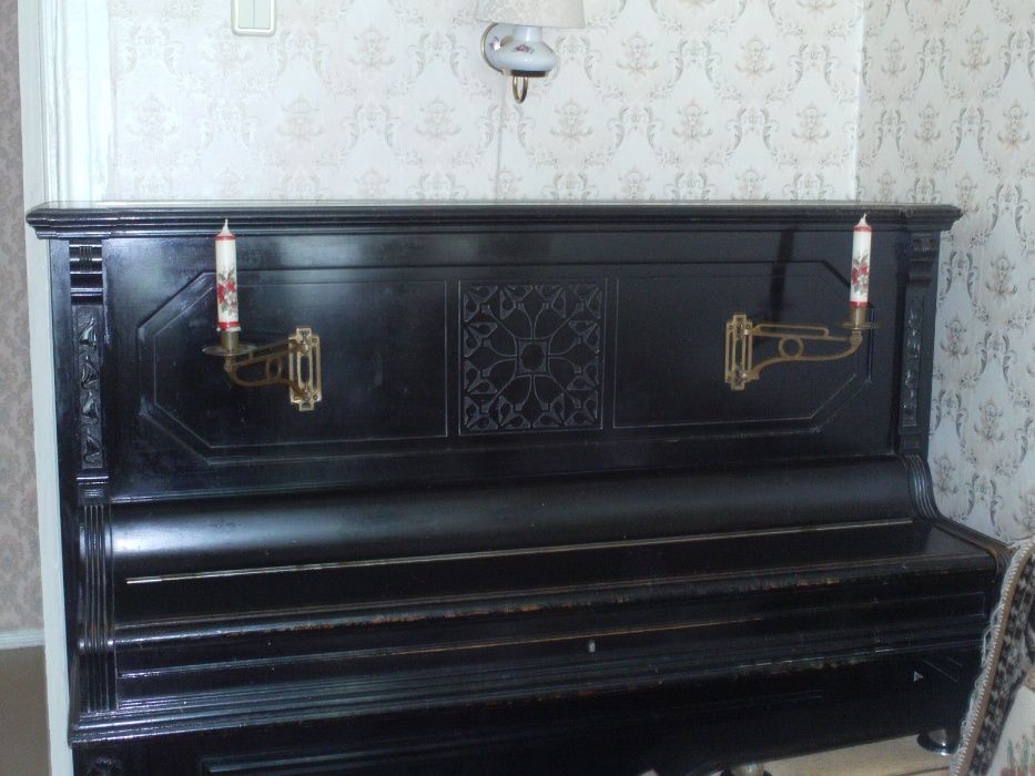 продаётся антикварное пианино F.Muhlbach.