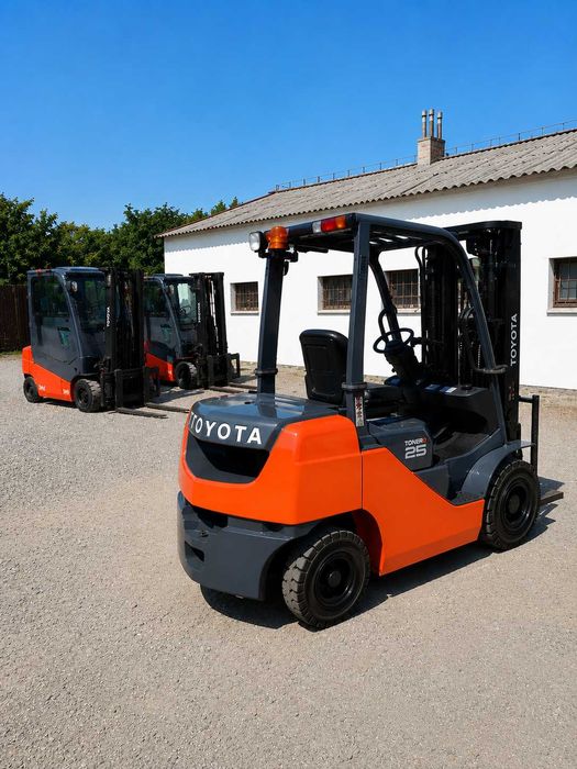 motostivuitor 2,5 tone triplex Toyota an 2019 benz/gpl 10/10