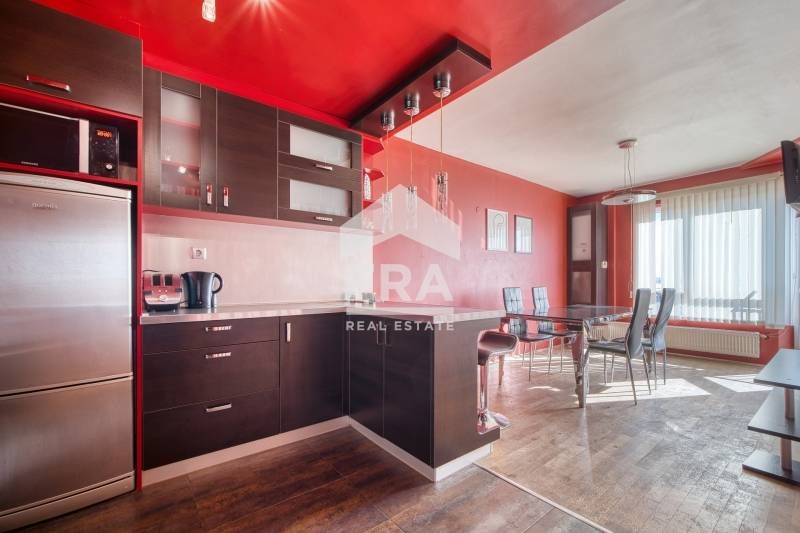 Продава се Тристаен апартамент в Варна, Победа - 90 кв.м за 1071 €/кв.м - Снимка #1