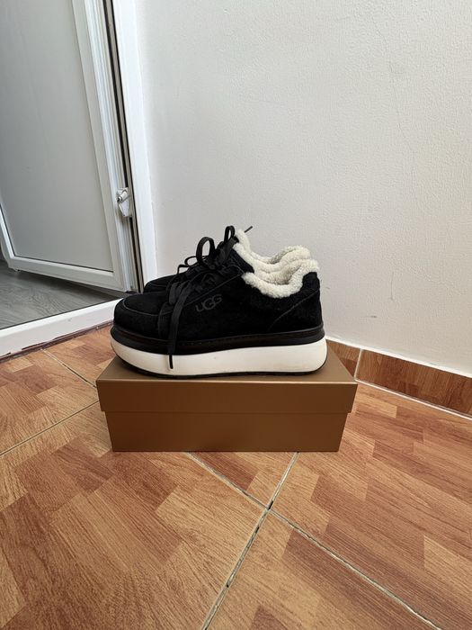 Продам зимние женские кроссовки