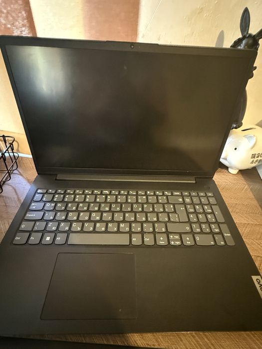 Лаптоп Lenovo V15