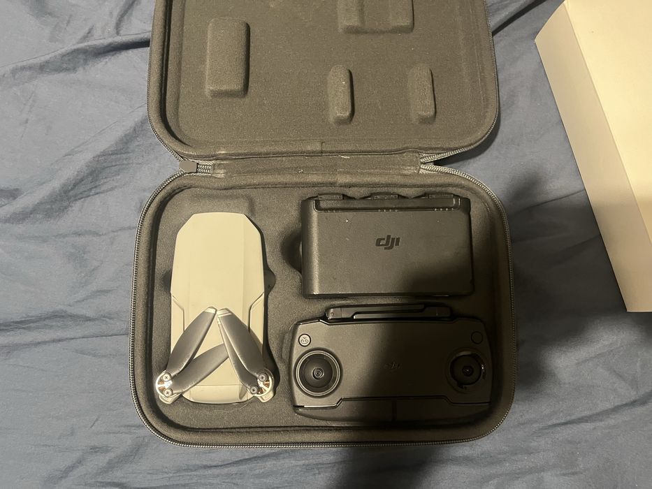 Drona dji mavic.
