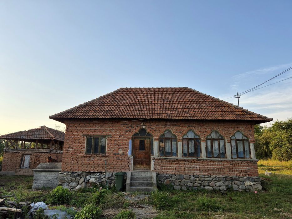 Casa și Teren de vânzare