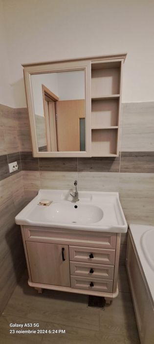 Inchiriez apartament
