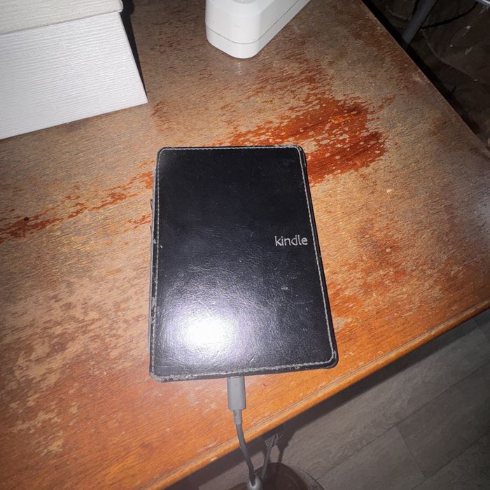 Amazon Kindle  d01100 6 дюймов Wi-Fi