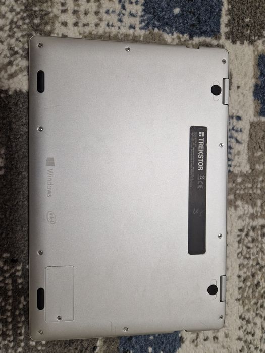 Laptop TREKSTOR C11 touchscreen 2in1 pliabil
