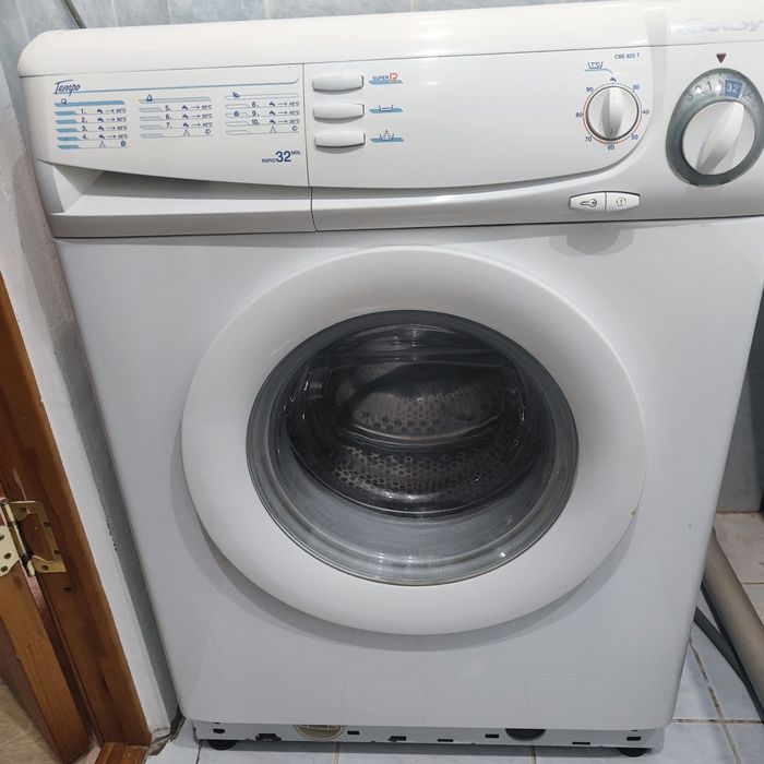 Отдам даром. Стиральная машинка , кух.уголок, тумба под обувь