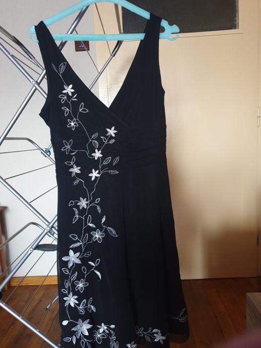 Рокля размер М  с подплата.Стой чудесно .