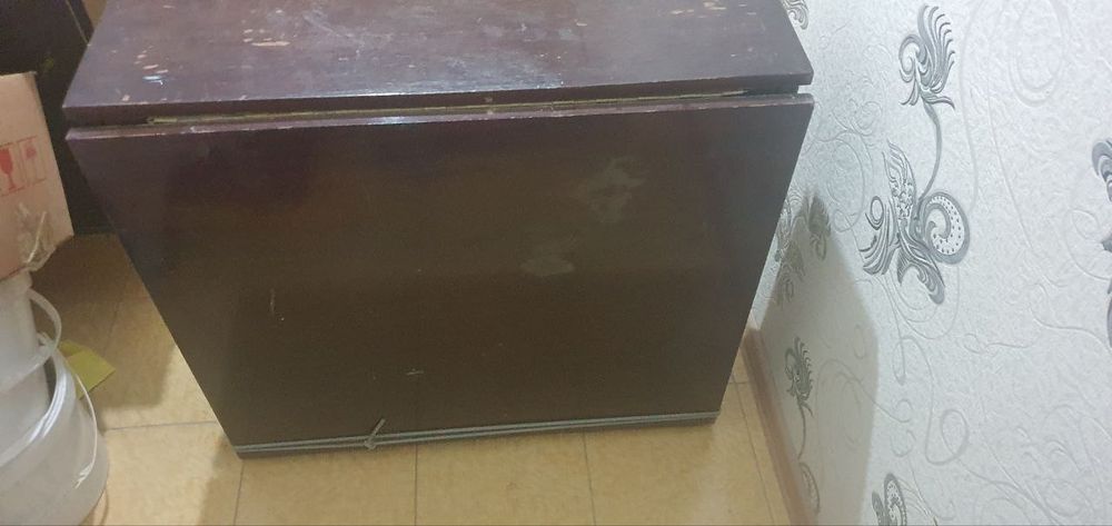 Продаётся стол книжка