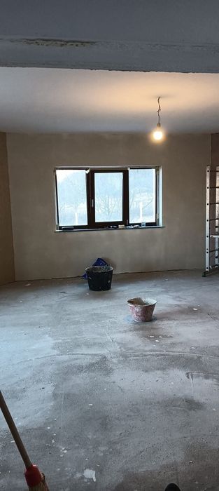 Execut zugrăveli. Plachez, tencuieli, decorativă, decojesc apartamente