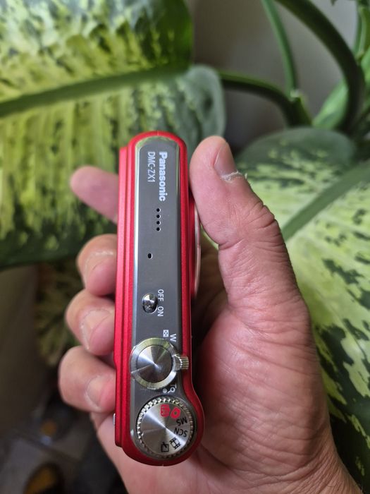 Compact digital Panasonic DMC  ZX1 Red
