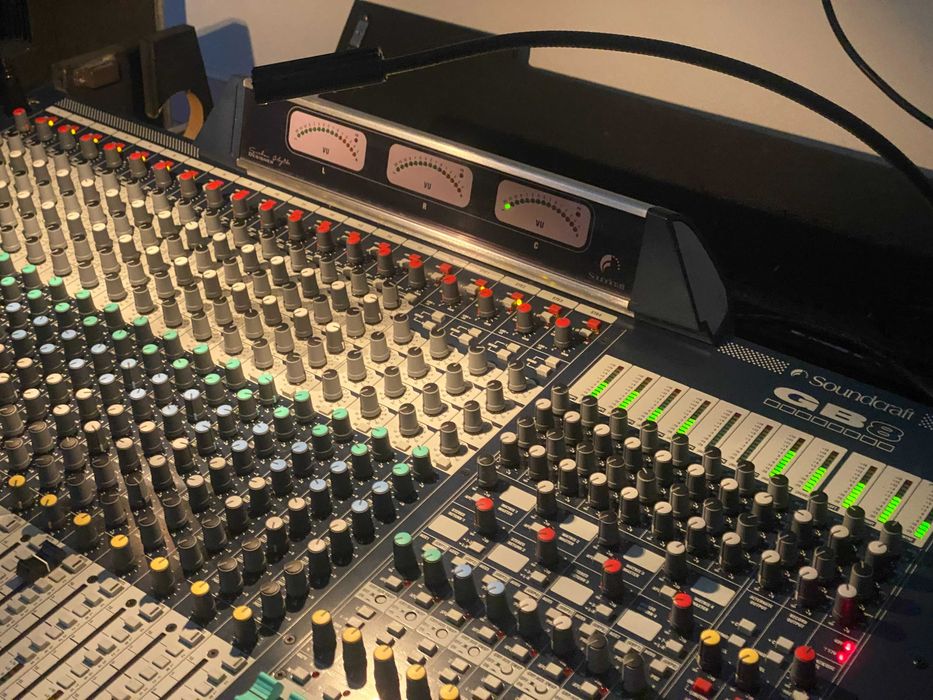 СПЕШНО - Soundcraft GB8 32-канален миксер – Топ оферта с кейс!