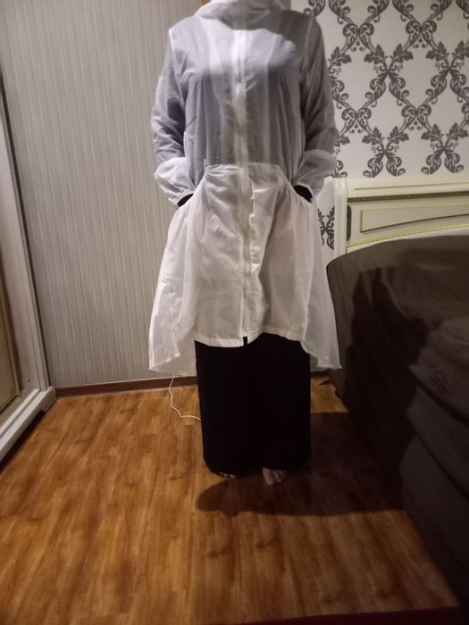 Яркая воздушная ветровка