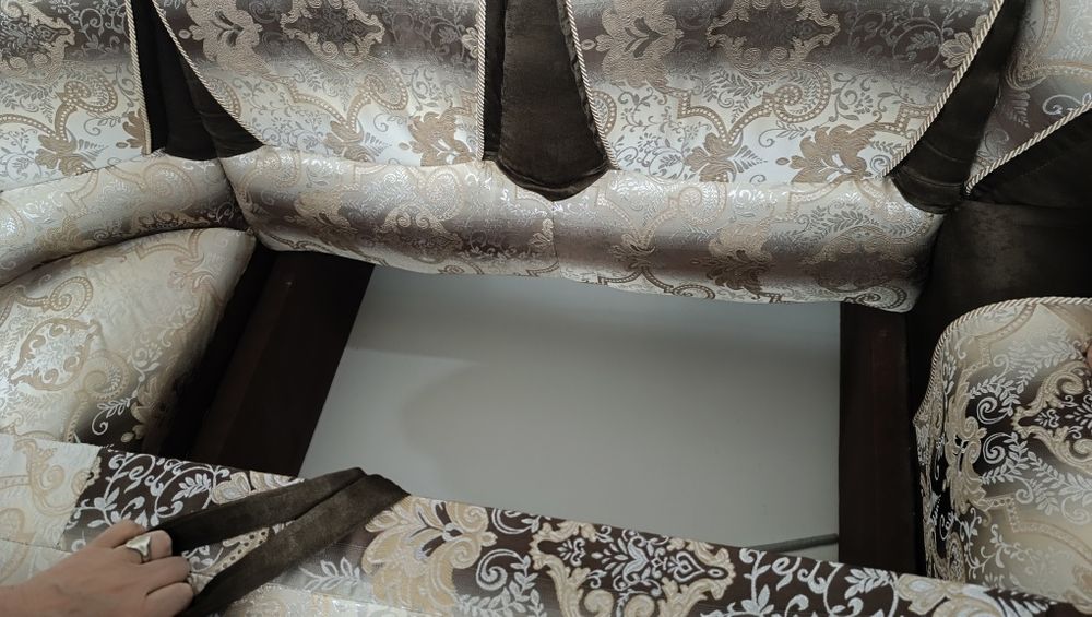 Угловой диван в зал