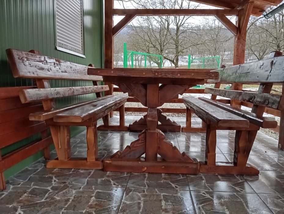 Masă lemn masiv pentru terasă grădină