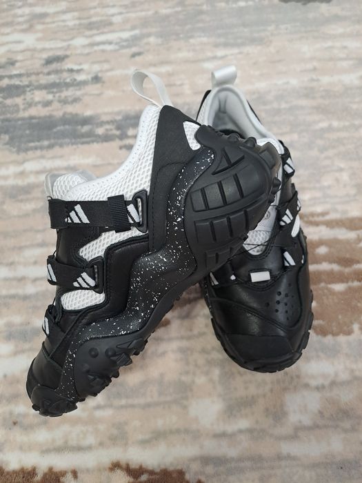 Adidas x HYKE AH-002 fl
WHITE