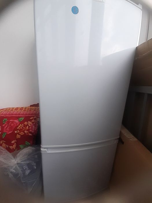 Халодильник не раюотает верх