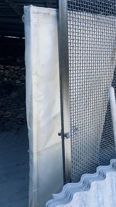 Продам новую дверб в баню