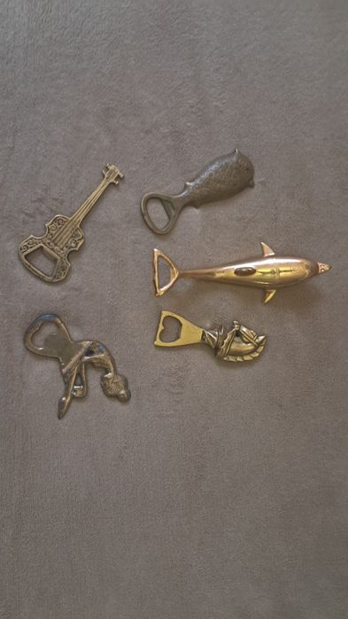 5 desfacatoare  de bere din bronz