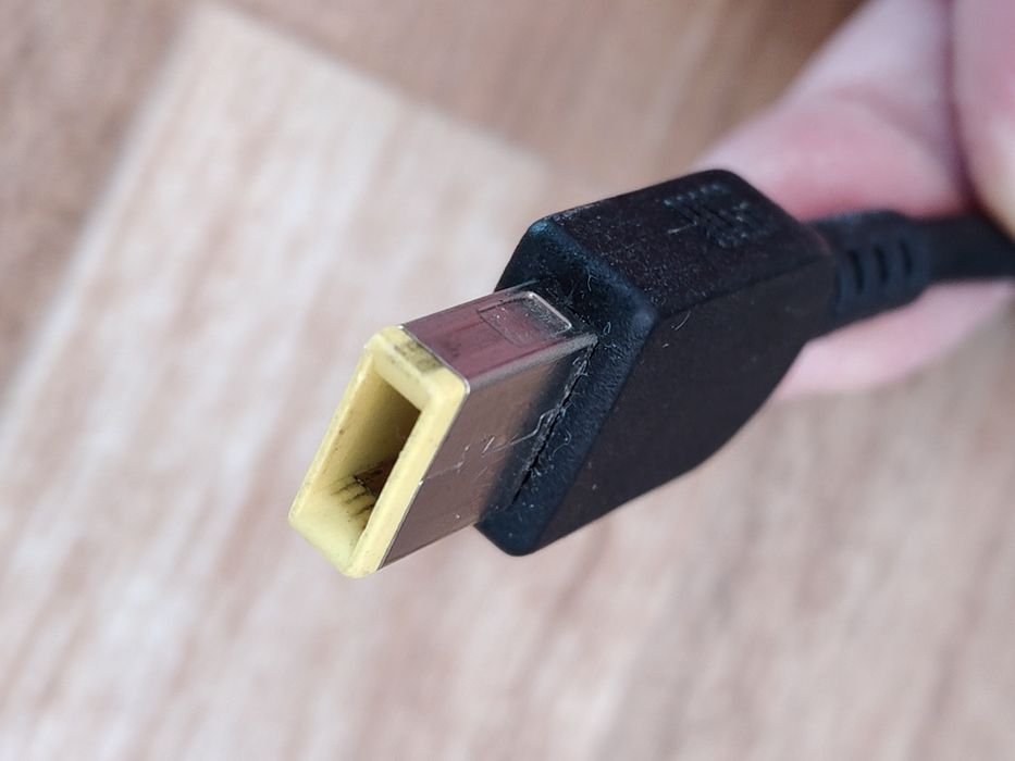 Încărcător Lenovo 135W