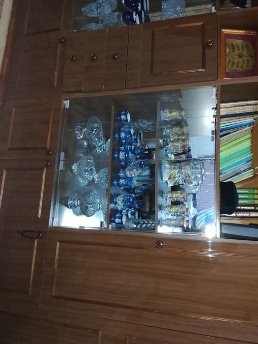 Shkaf idiwlar bn