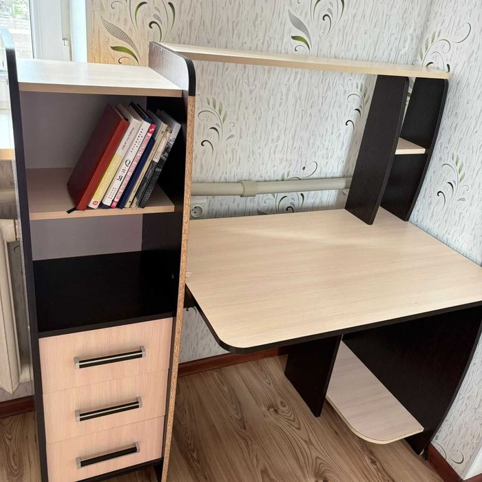 Продается компьютерный стол