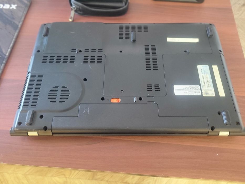 Acer V3-771 juda yaxshi holatda
