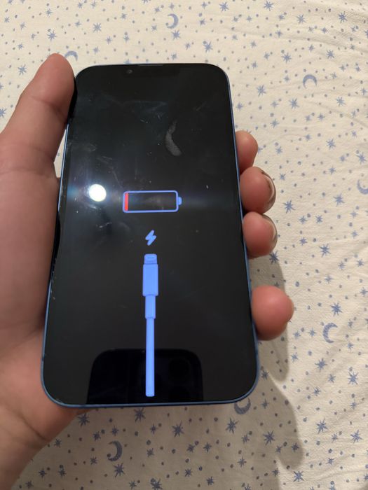 Vând iphone 13 pentru piese