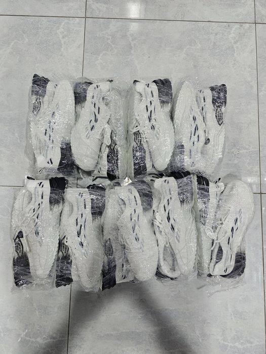 Yangi erkaklar oyoq kiyimlari