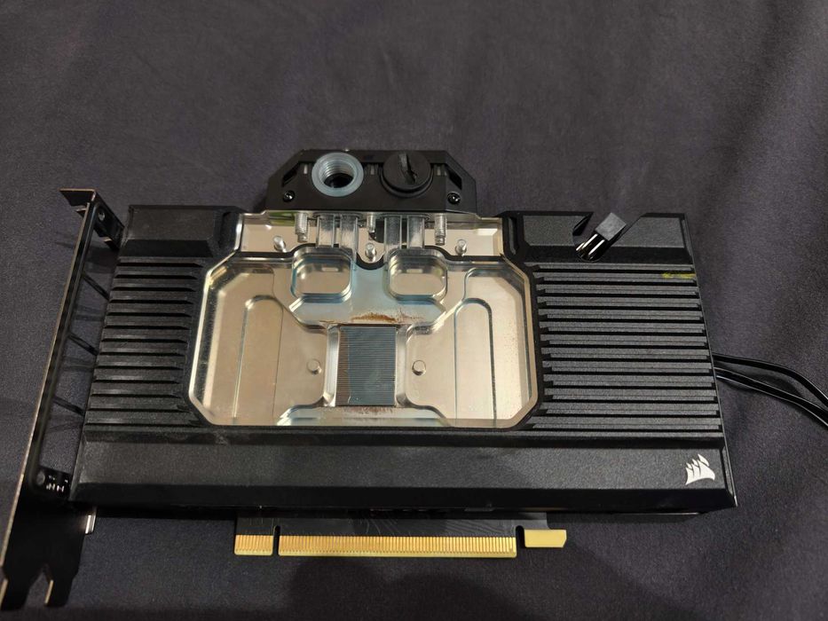 Продавам видеокарта 3080TI FOUNDERS EDITION с воден блок CORSAIR