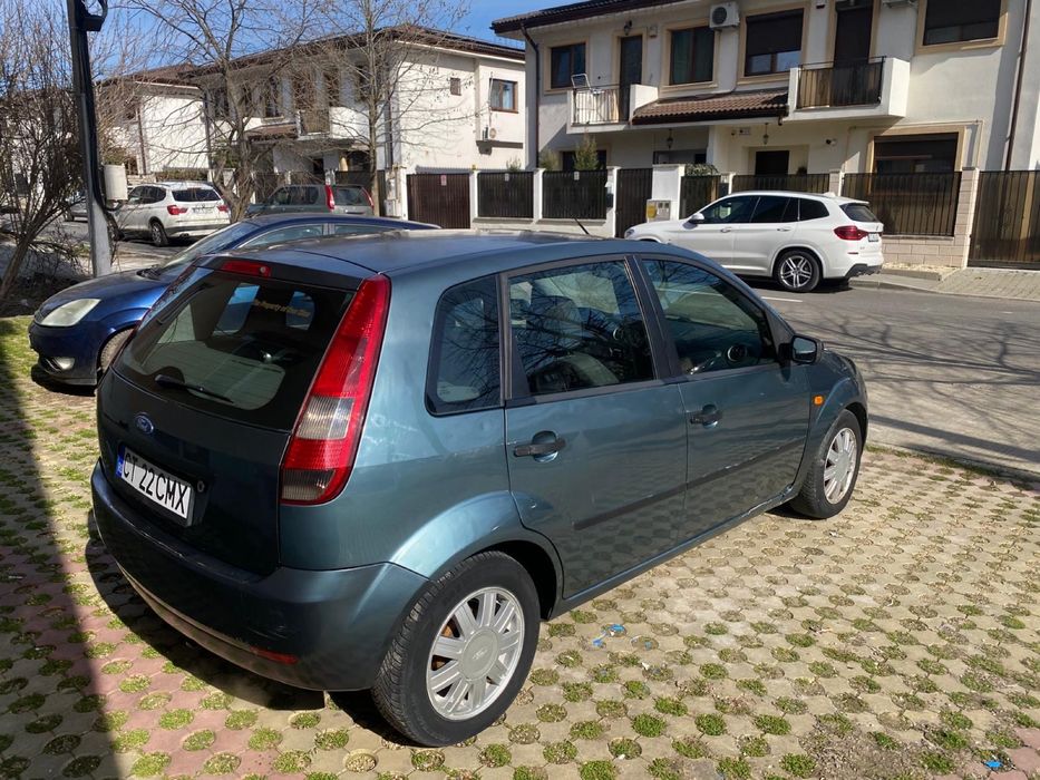 Okazie-vand Ford fiesta facelift 2005 stare impecabila
