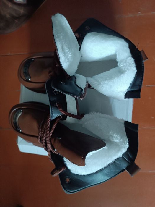 Продам женские, теплые ботинки