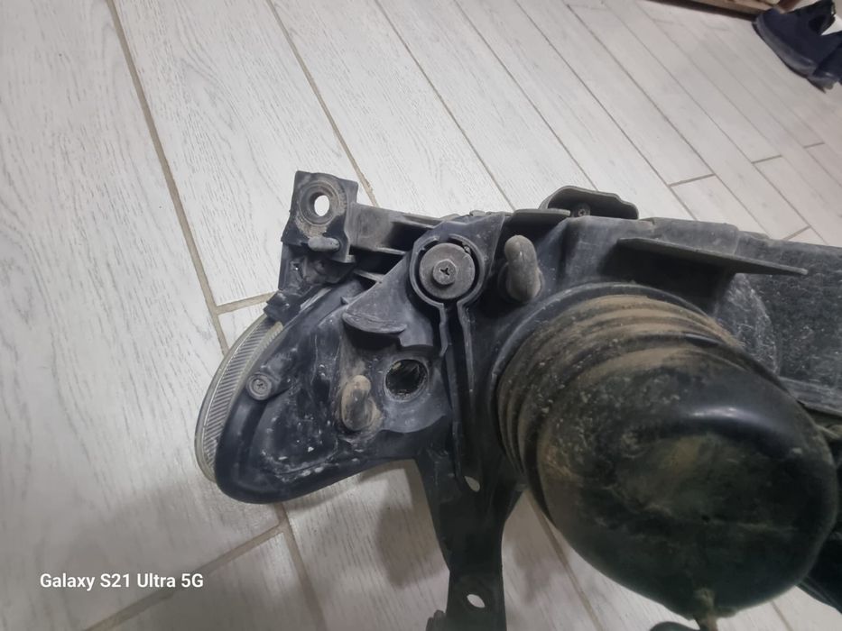 Продам Би Лэд фары Мазда 323 комплект