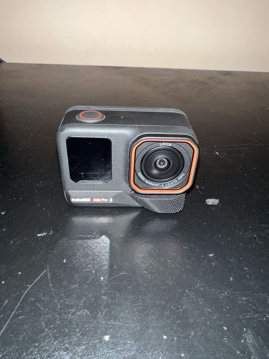 Продавам Insta 360 ace pro 2