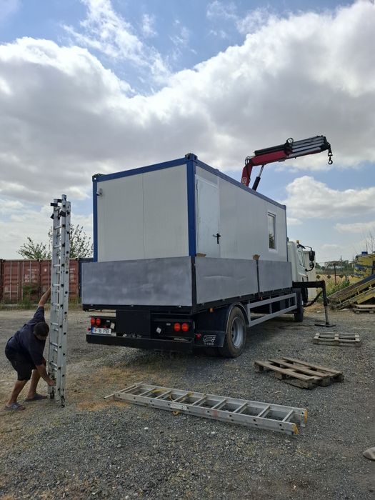 Transport containere - camion macara