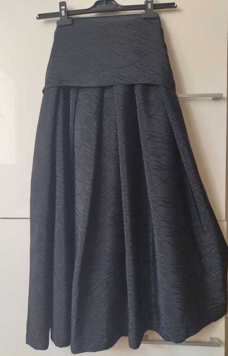 Черна копринена пола, размер M