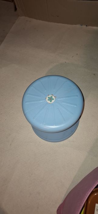 Oglinda și scăunel